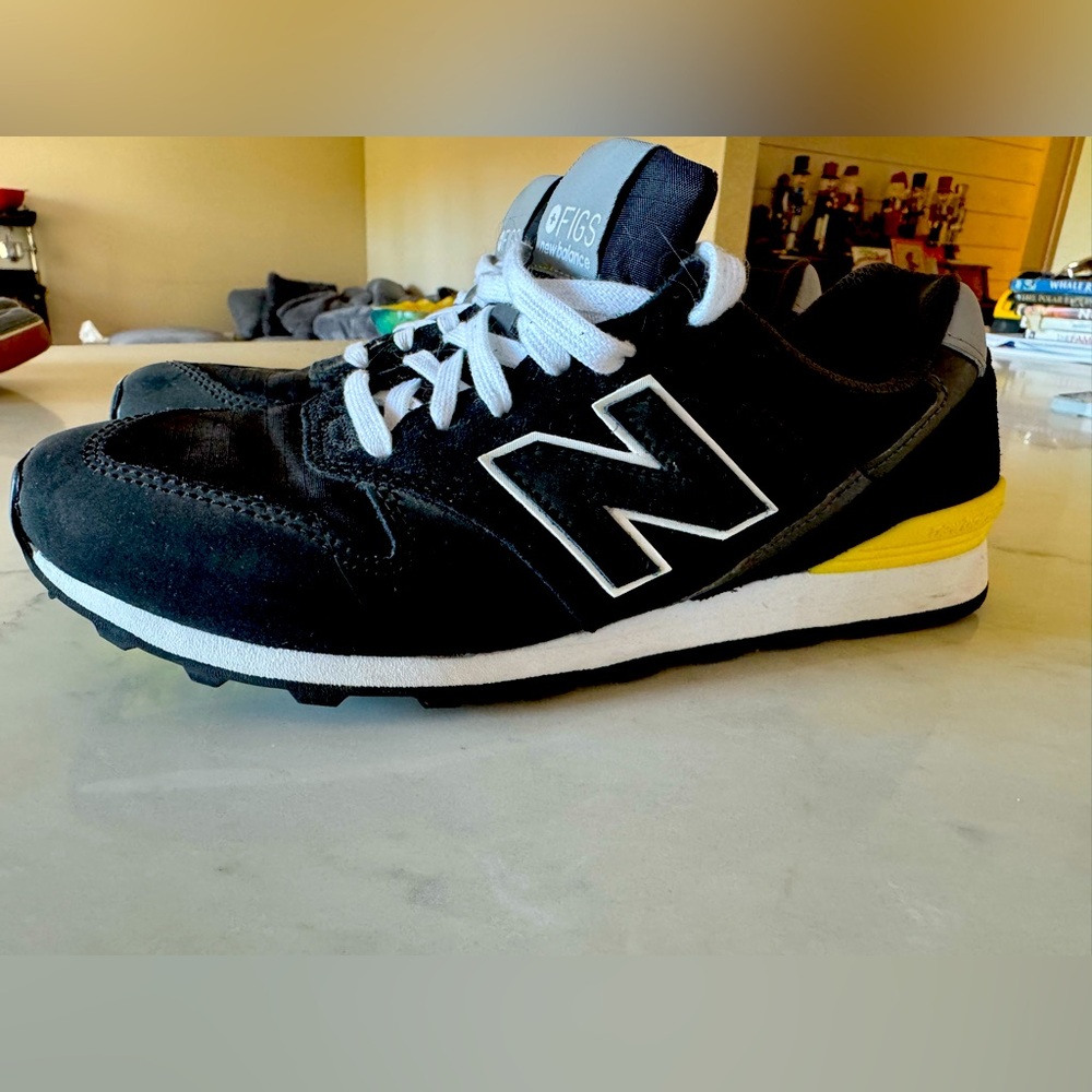 New Balance for FIGS Women’s Black Sneaker Shoe Size US 9